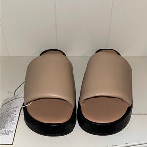 Amazon Essentials Tan and Black Women's Sandals